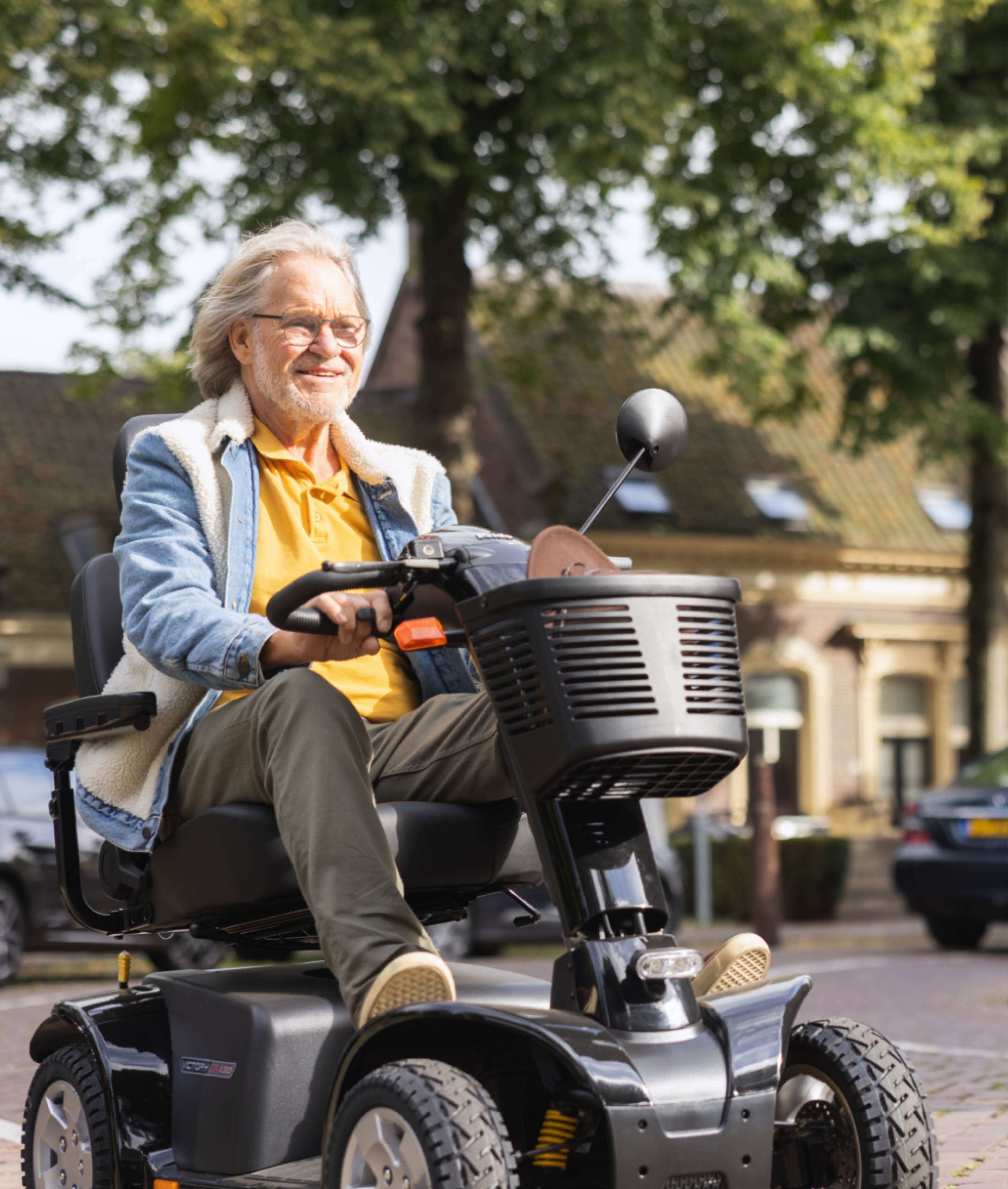 Man op scootmobiel