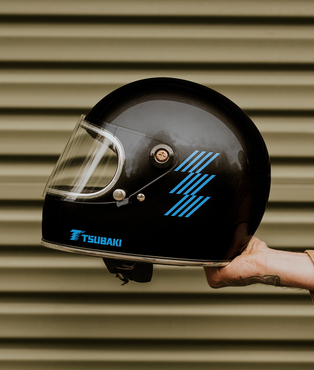 Helm met logo zijkant