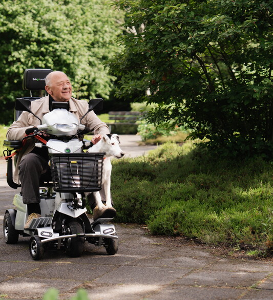 Frits Lambrechts in Scootmobiel