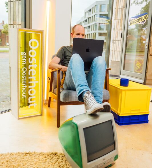 ruud met laptop en imac